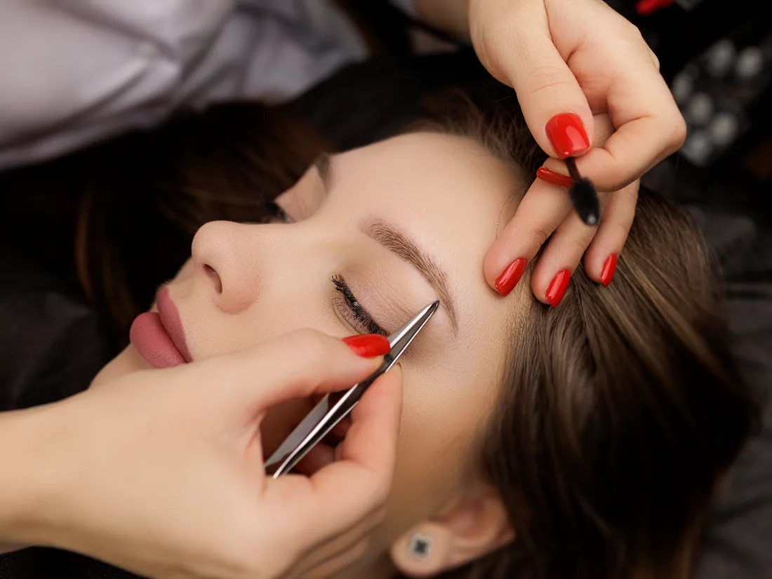Brow shaping & cleanup