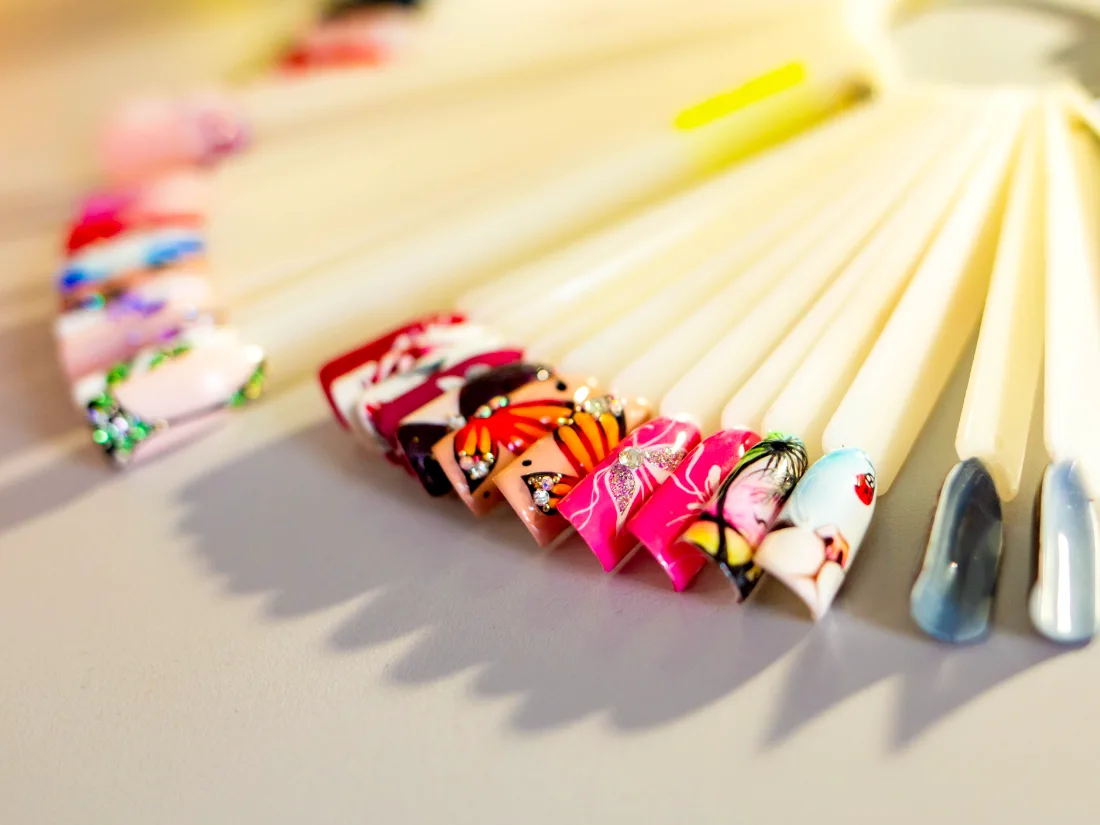 Nail art & design
